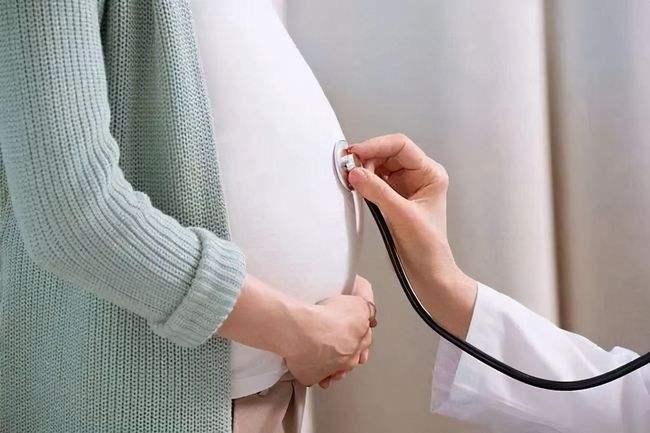 对代孕妈妈这个职业如何看待？